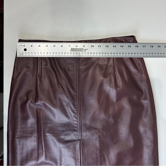 Elie Tahari Rich Claret (wine) Leather Pencil Skirt. Fully lined. Size 14. NEW! - Picture 10 of 14